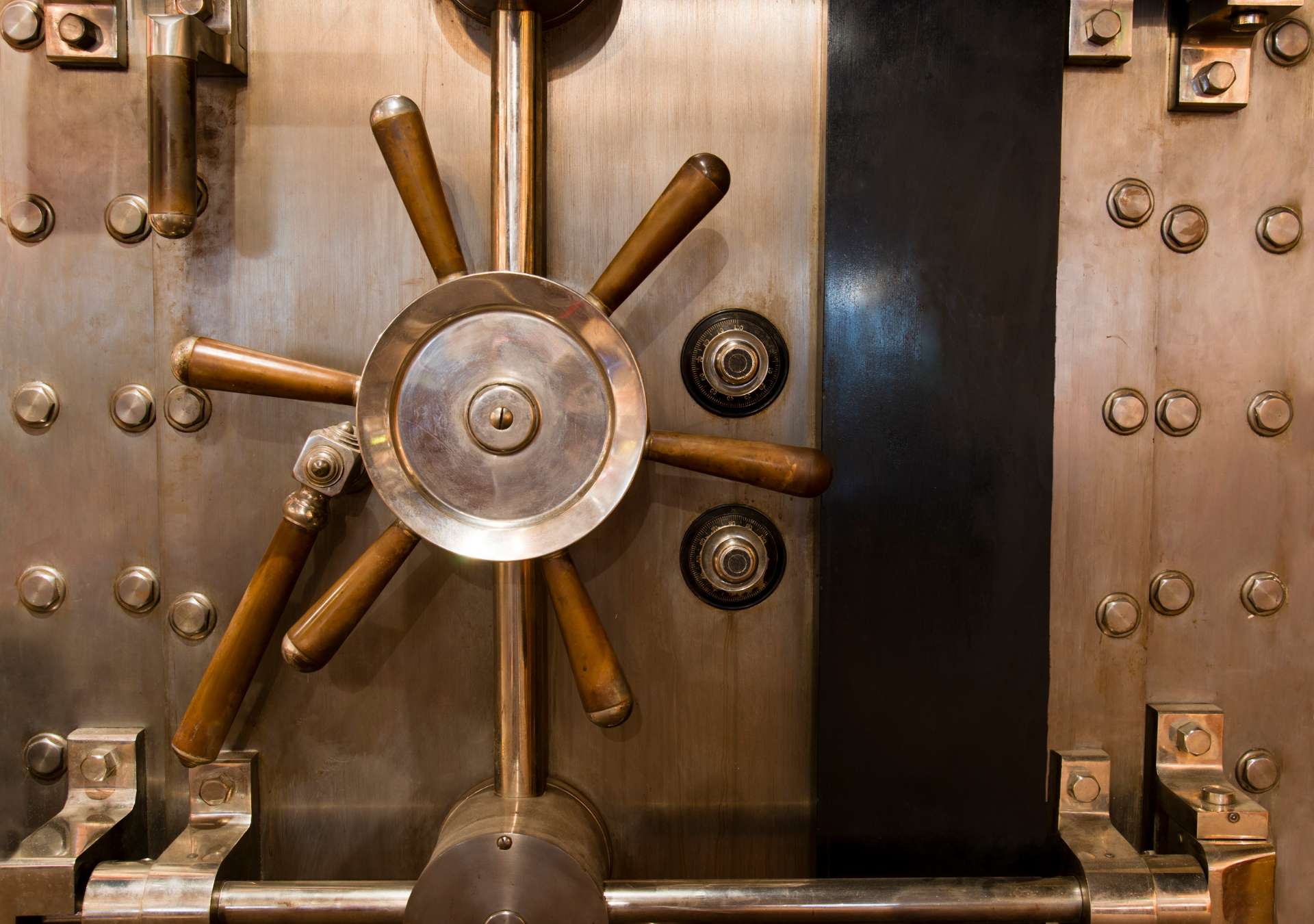 Privacy, cyber security e web reputation: i tuoi dati personali al sicuro con Solutions+ di AWM